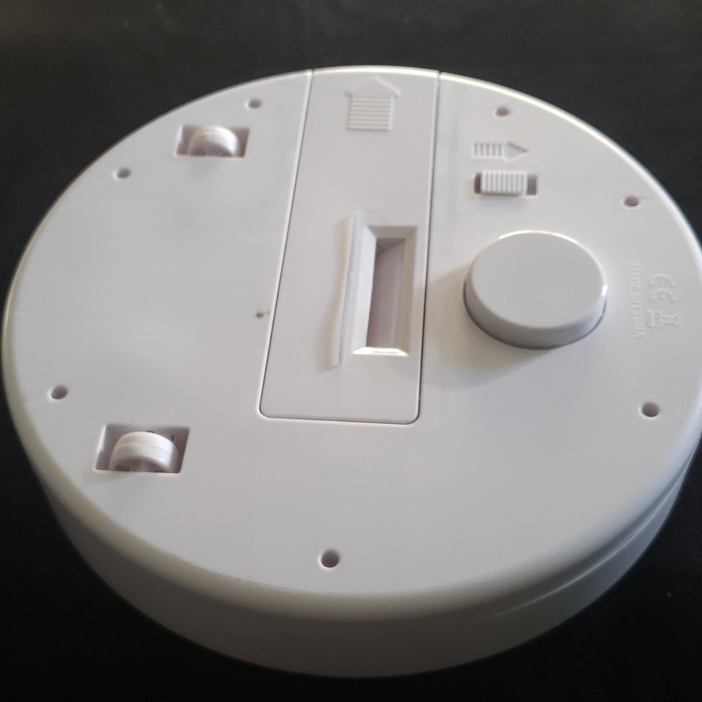 Robotic Vacuum - Picture 2 of 4